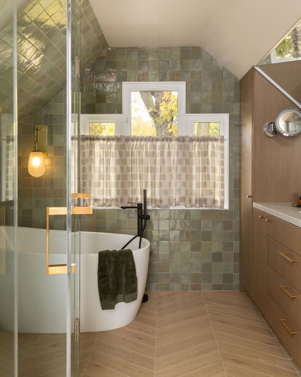 Riverdale Bathroom Renovation with Tile walls
