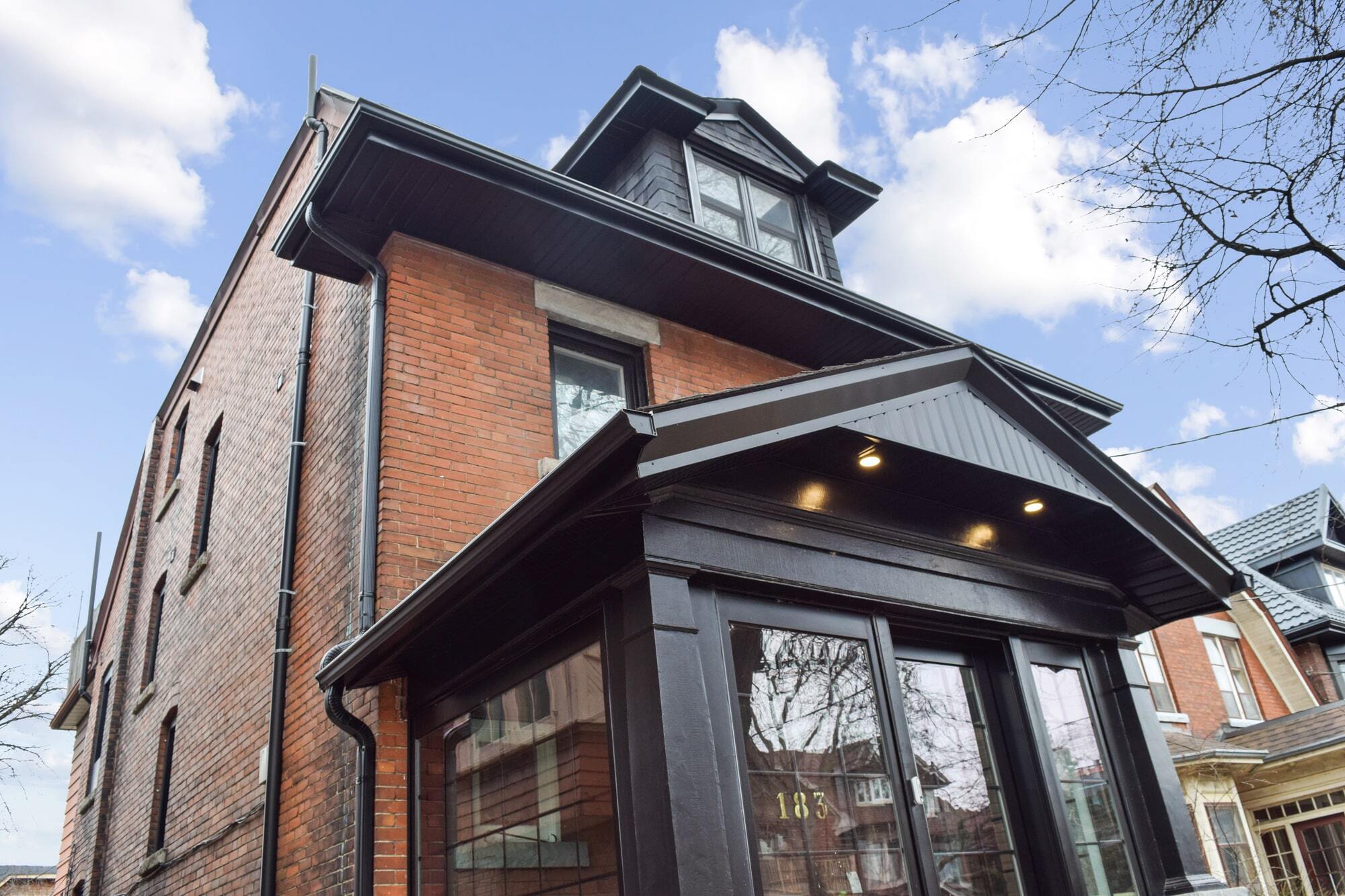 Roncesvalles Home Exterior